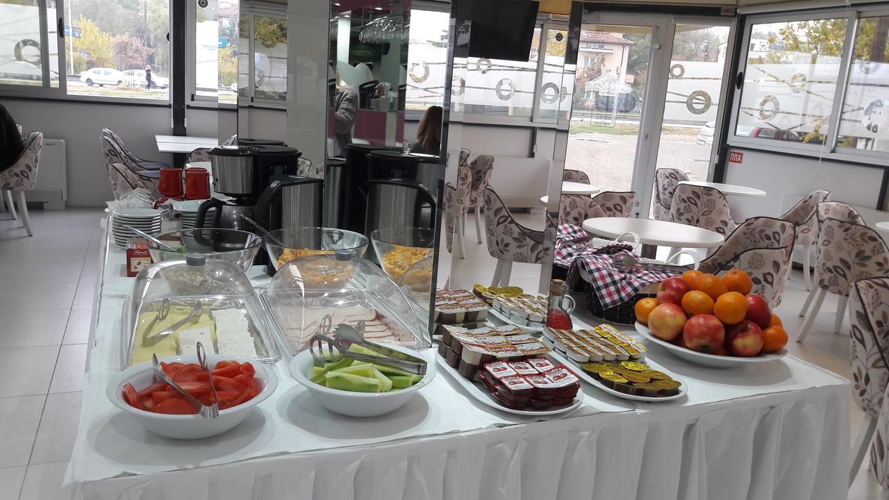 Astera Apart Hotel Skopje Bagian luar foto